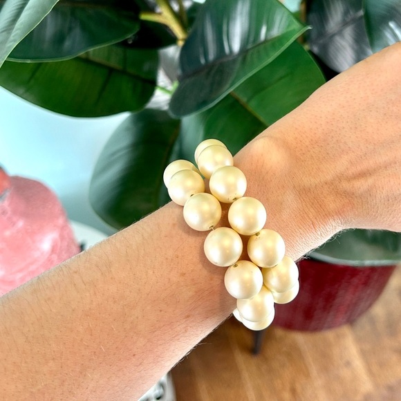 Vintage Jewelry - Vintage 🌸 Chunky Faux Pearl Wraparound Bracelet